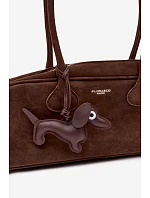 Hnědá baguette kabelka z imitace semiše s přívěskem jezevčík Annette