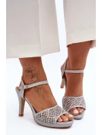 Ozdobené sandály na podpatku model 21645611 stříbrné - D&A Ozdobené sandály na podpatku model 21645611 stříbrné - D&A