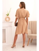 Šaty s překládaným výstřihem camelová