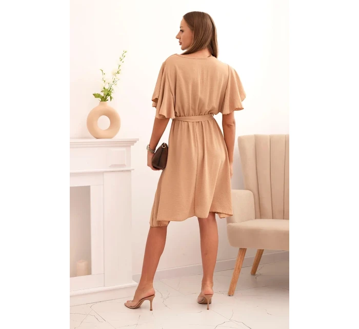 Šaty s překládaným výstřihem camelová