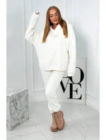 Izolovaná bavlněná souprava, mikina s vyšívacími + kalhotami ecru Izolovaná bavlněná souprava, mikina s vyšívacími + kalhotami ecru