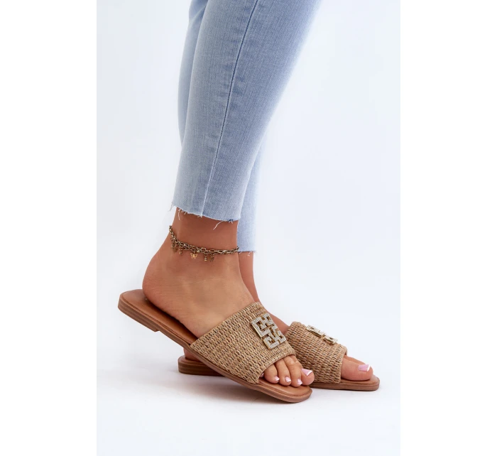 Ploché Dámské Žabky S Pletením a Ozdobou Beige model 21657867 - EVENTO Ploché Dámské Žabky S Pletením a Ozdobou Beige model 21657867 - EVENTO