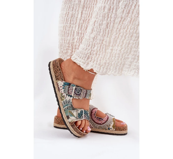 Vzorované dámské pantofle na korkové platformě s přezkami model 21693941 Multikolor - Lee Cooper Vzorované dámské pantofle na korkové platformě s přezkami model 21693941 Multikolor - Lee Cooper