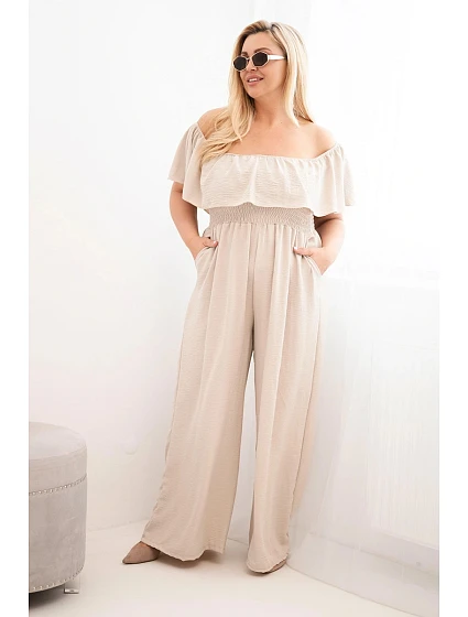 Dámský overal Plus Size s volánem a krátkým rukávem béžový
