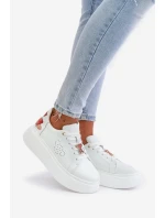 Dámské Kožené Tenisky Na Platformě S A Dekorativním  Bílé model 21675592 - VINCEZA