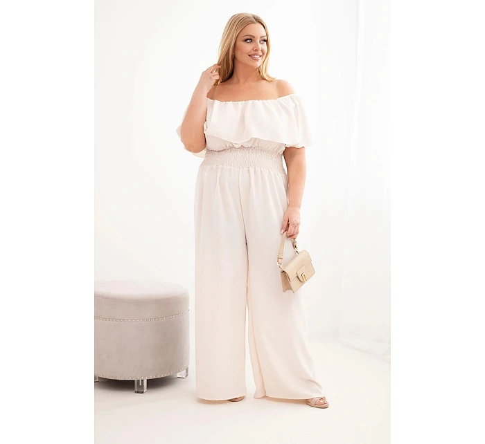 Dámská kombinéza Plus Size s bardot výstřihem, volánem a širokými nohavicemi béžový