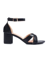 Pěkné černé dámské  sandály na širokém podpatku