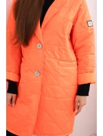 Dámská bunda Plus Size prošívaná s ozdobnými knoflíky a límcem neonově oranžová Dámská bunda Plus Size prošívaná s ozdobnými knoflíky a límcem neonově oranžová