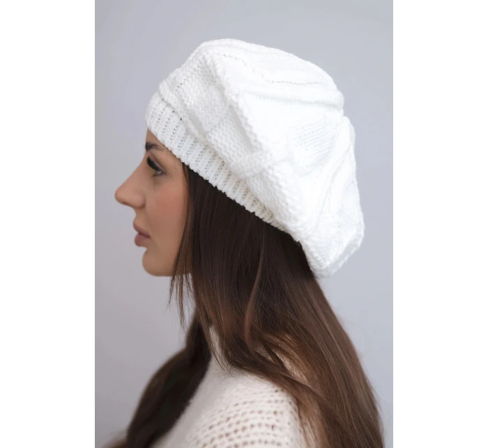 Dámská zimní vlněná čepice bílá model 21896600 - K-Fashion Dámská zimní vlněná čepice bílá model 21896600 - K-Fashion