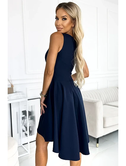 Tmavě modré elegantní dámské šaty s delší zadní částí model 18838303 - numoco