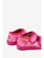 Dětské papuče na suchý zip – růžové Reathiana (s motivem srdíček) Dětské papuče na suchý zip – růžové Reathiana (s motivem srdíček)