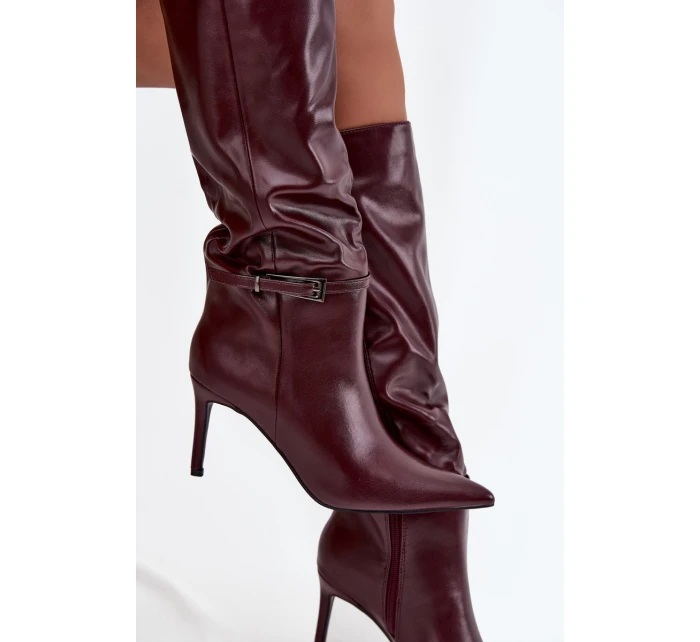 Dámské kozačky na jehlovém podpatku s páskem bordó model 21744541 - Boto