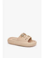 Dámské pěnové pantofle s ozdobnými připínkami Vinceza – béžové