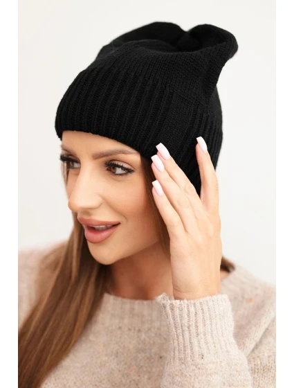 Dámská zimní čepice z vlny s klasickým žebrovaným vzorem K444 černá Dámská zimní čepice z vlny s klasickým žebrovaným vzorem K444 černá