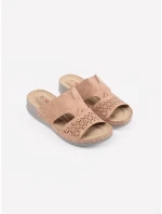 Designové dámské nazouváky Jasnoróżowy na plochém podpatku Designové dámské nazouváky Jasnoróżowy na plochém podpatku