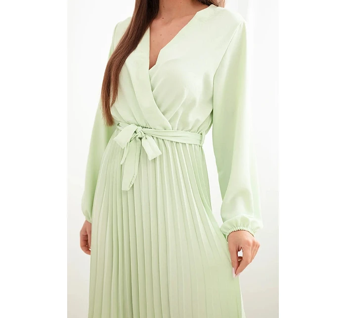 Šaty na zavazování s plisovaným spodkem jablečný Šaty na zavazování s plisovaným spodkem jablečný
