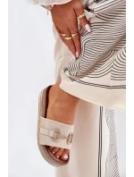 Dámské Klapky Na Platformě Se Zlatou Dekorací A Béžové model 21689922 - Boto Dámské Klapky Na Platformě Se Zlatou Dekorací A Béžové model 21689922 - Boto