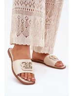 Plné dámské sandály s ozdobným detailem béžové model 21699578 - Boto Plné dámské sandály s ozdobným detailem béžové model 21699578 - Boto