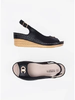 Originální dámské černé sandály na klínku Originální dámské černé sandály na klínku