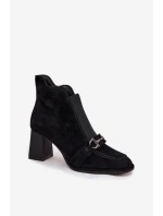 Dámské kotníkové boty z pravé semišové kůže na podpatku model 21714179 Černé - Artiker Dámské kotníkové boty z pravé semišové kůže na podpatku model 21714179 Černé - Artiker