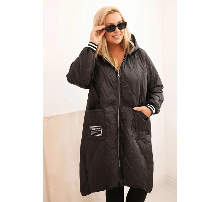 Dámská bunda Plus Size prošívaná s kapucí a model 21297096 manžetami černá - K-Fashion