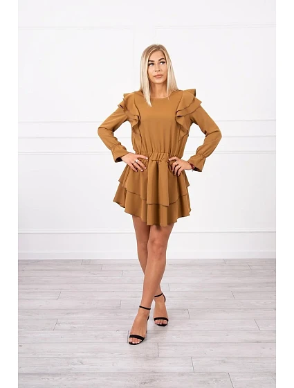 Šaty s model 18743666 volánky camel - K-Fashion