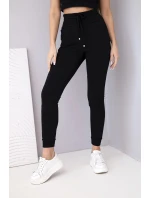 Dámské teplákové kalhoty s vysokým pasem a šňůrkou černé Dámské teplákové kalhoty s vysokým pasem a šňůrkou černé