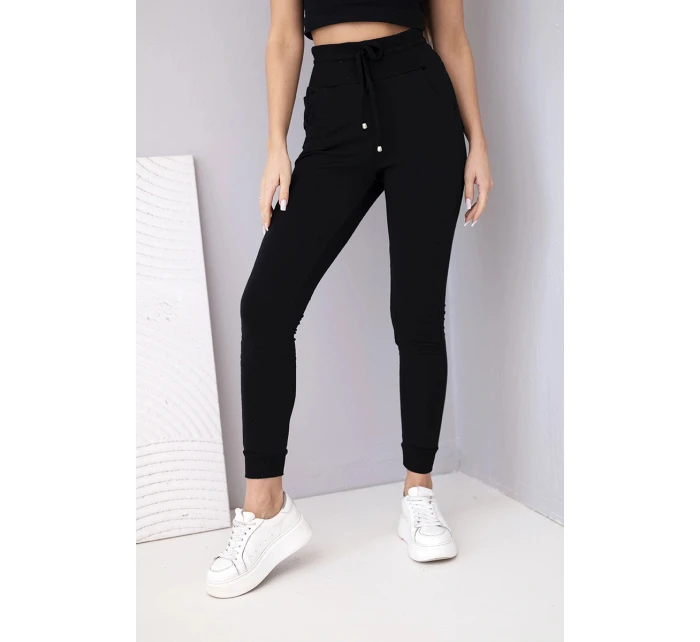 Dámské teplákové kalhoty s vysokým pasem a šňůrkou černé Dámské teplákové kalhoty s vysokým pasem a šňůrkou černé