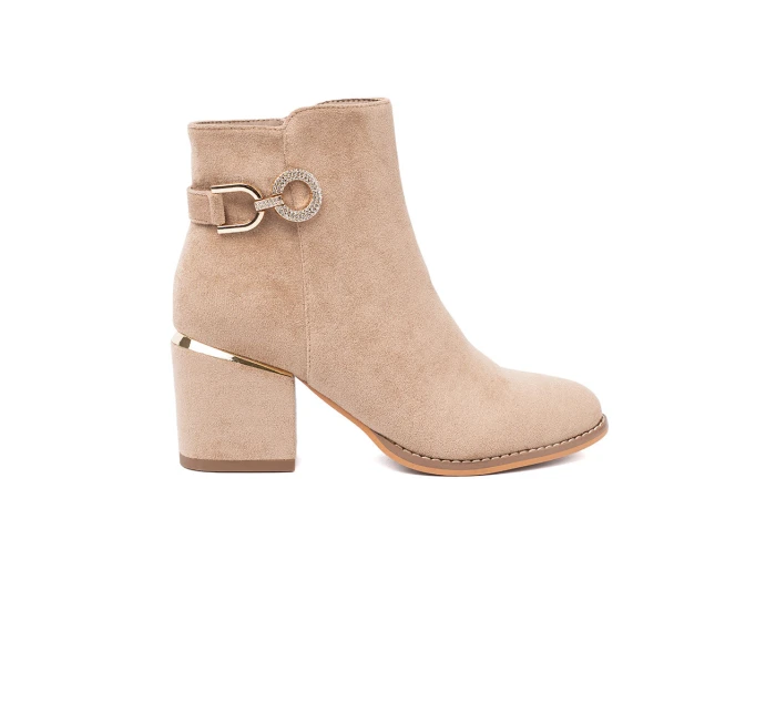 Zajímavé kotníčkové boty hnědé dámské na širokém podpatku Zajímavé kotníčkové boty hnědé dámské na širokém podpatku