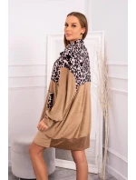 Velurové šaty s velbloudím leopardím potiskem Velurové šaty s velbloudím leopardím potiskem