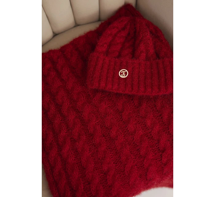 Dámská souprava čepice a šálu s proužkem a ozdobou červená