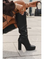 Dámské Kozačky Do Kolena Na Podpatku Eko Kůže Černé model 21705113 - Boto Dámské Kozačky Do Kolena Na Podpatku Eko Kůže Černé model 21705113 - Boto