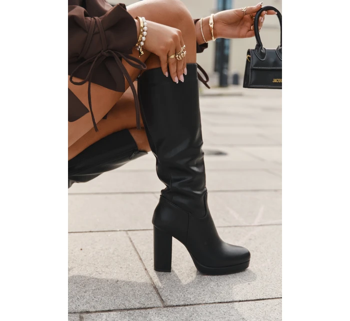 Dámské Kozačky Do Kolena Na Podpatku Eko Kůže Černé model 21705113 - Boto Dámské Kozačky Do Kolena Na Podpatku Eko Kůže Černé model 21705113 - Boto