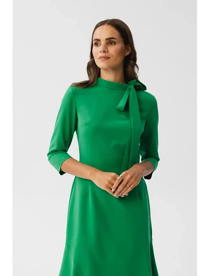 model 18882459 Šaty s vázáním u krku zelené - STYLOVE model 18882459 Šaty s vázáním u krku zelené - STYLOVE