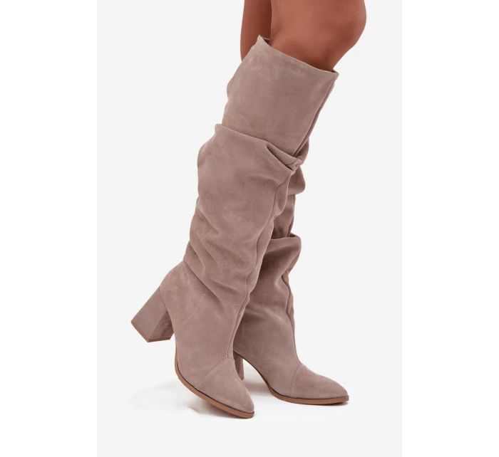 Dámské zateplené kozačky na podpatku Zazoo – béžové, pravý zamsz Dámské zateplené kozačky na podpatku Zazoo – béžové, pravý zamsz