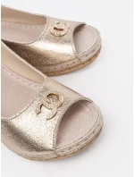 Jedinečné sandály dámské zlaté na klínku Jedinečné sandály dámské zlaté na klínku