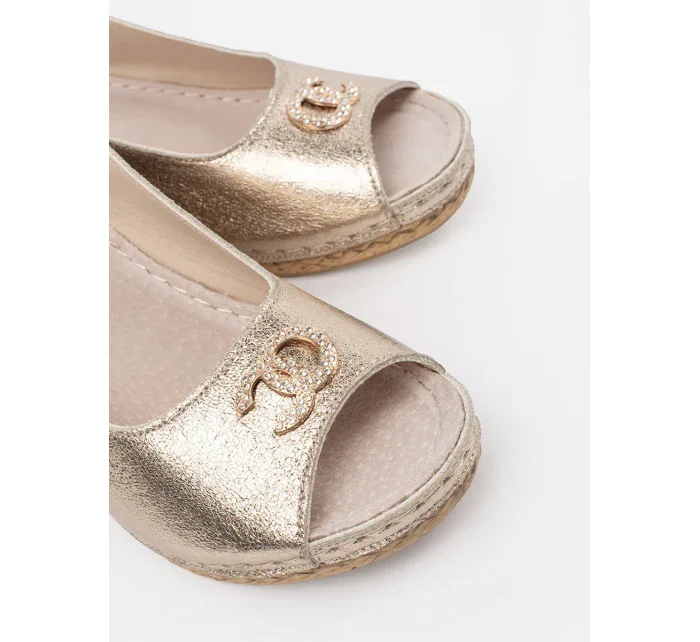 Jedinečné sandály dámské zlaté na klínku Jedinečné sandály dámské zlaté na klínku