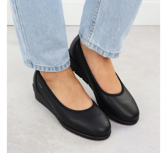 Dámské kožené nazouvací boty černé model 21905488 - Rieker