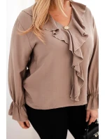 Dámská viskózová blůza Plus Size s volánem a ozdobnou broží fango Dámská viskózová blůza Plus Size s volánem a ozdobnou broží fango