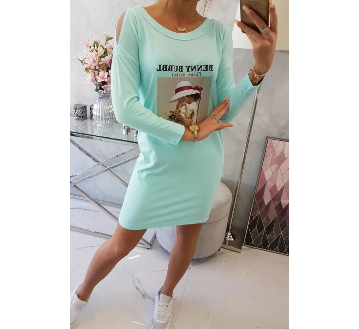 Šaty s potiskem model 18744172 v mátové barvě - K-Fashion Šaty s potiskem model 18744172 v mátové barvě - K-Fashion