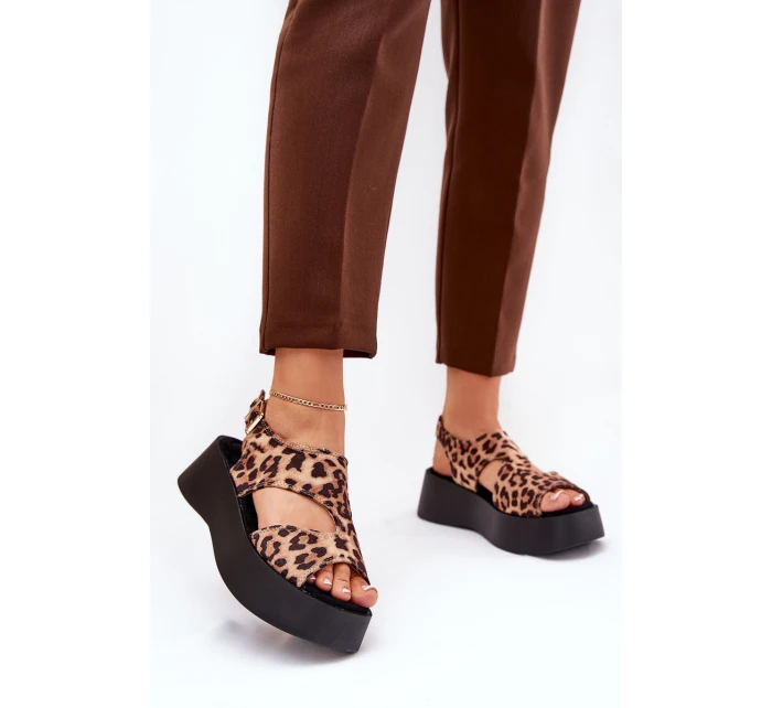 Dámské sandály s leopardím vzorem na platformě z eko semiše hnědé model 21688144 - Boto