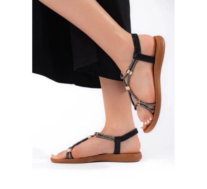 Moderní černé dámské sandály na plochém podpatku Moderní černé dámské sandály na plochém podpatku