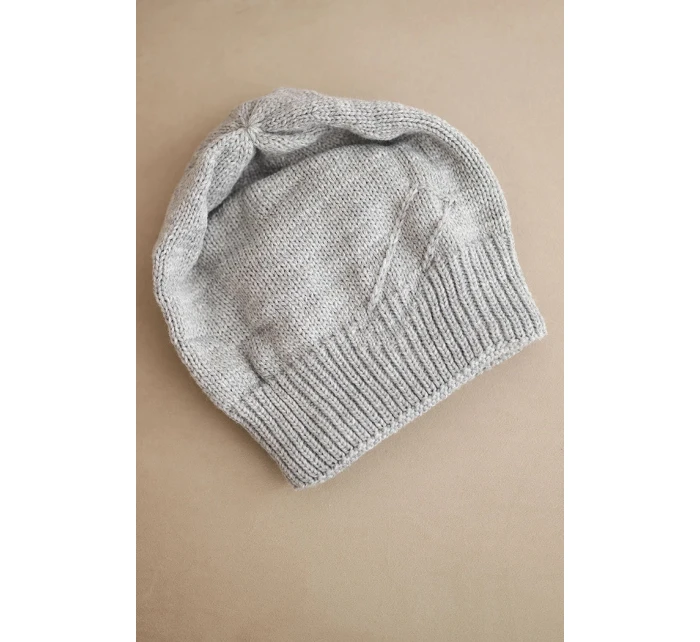 Dámská zimní čepice s vlnou a žebrovaným pletením K471 šedá
