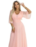 Dlouhé třpytivé plus size šaty s výstřihem a rukávy broskvová barva model 21961748 - numoco basic