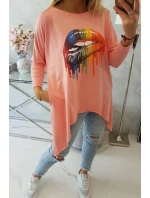 Oversize halenka s duhovým potiskem rtů v meruňkové barvě