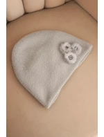 Dámská čepice s ozdobnými model 21470141 květy elegantní světlá šedá - K-Fashion