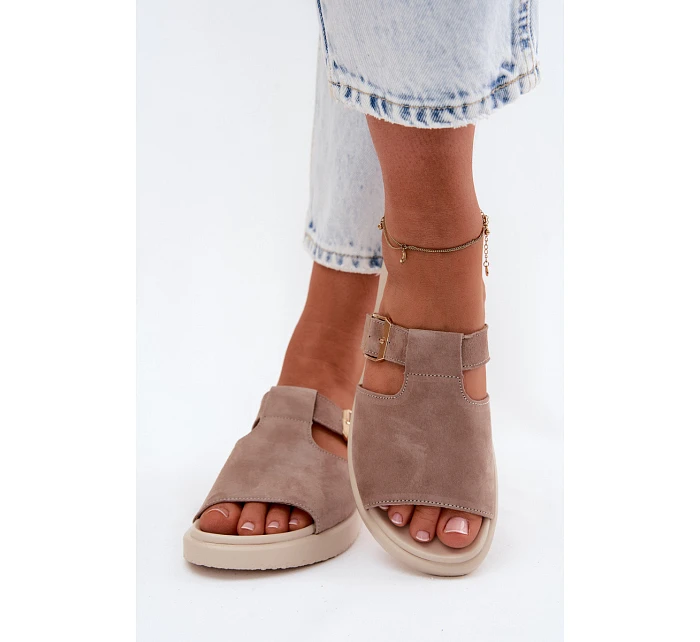 Semišové dámské pantofle na platformě se zlatou přezkou tmavě béžové Zemela