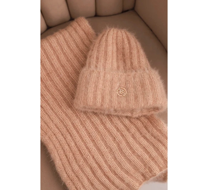 Dámská sada čepice a dlouhého šály z měkké příze béžová Dámská sada čepice a dlouhého šály z měkké příze béžová