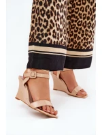 Lakované Dámské Sandály Na Klínu Nude model 21688998 - Boto Lakované Dámské Sandály Na Klínu Nude model 21688998 - Boto