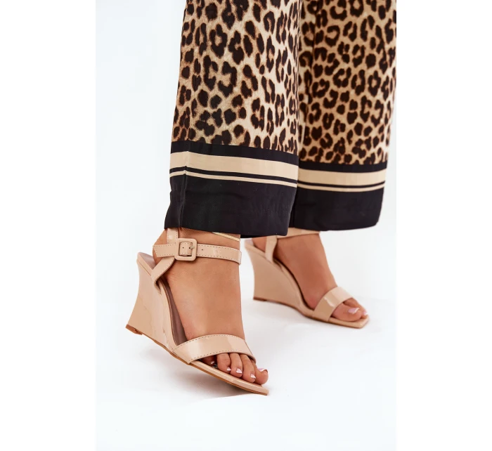 Lakované Dámské Sandály Na Klínu Nude model 21688998 - Boto Lakované Dámské Sandály Na Klínu Nude model 21688998 - Boto